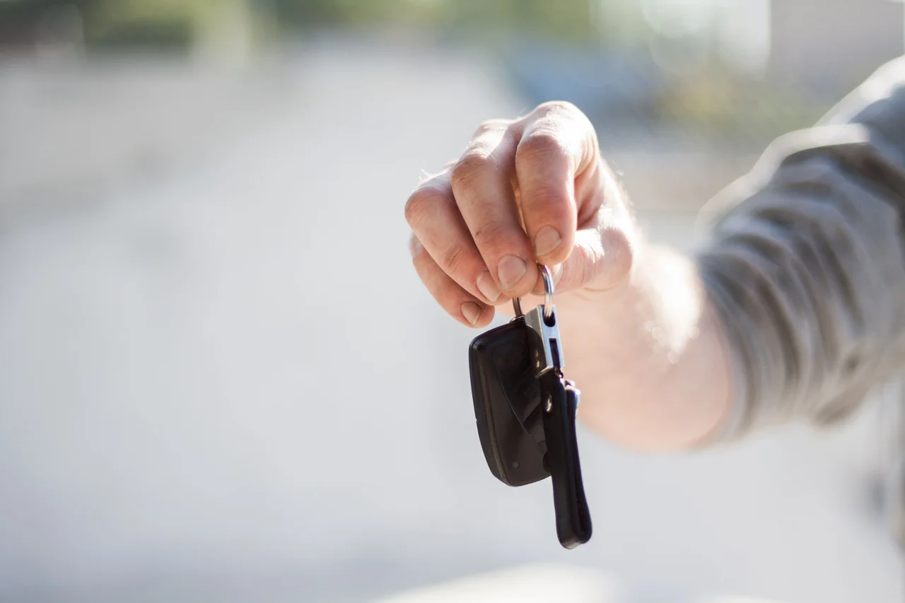 Alugar Carro em Portugal Sendo Condutor Jovem: o Que Precisa de Saber