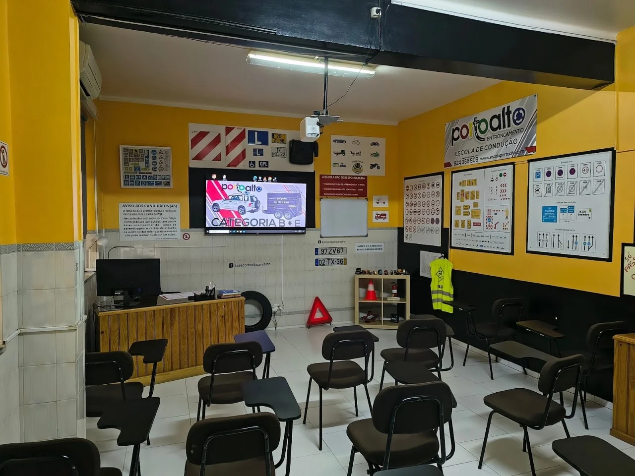 Escola de Condução Fenomenal, Lda