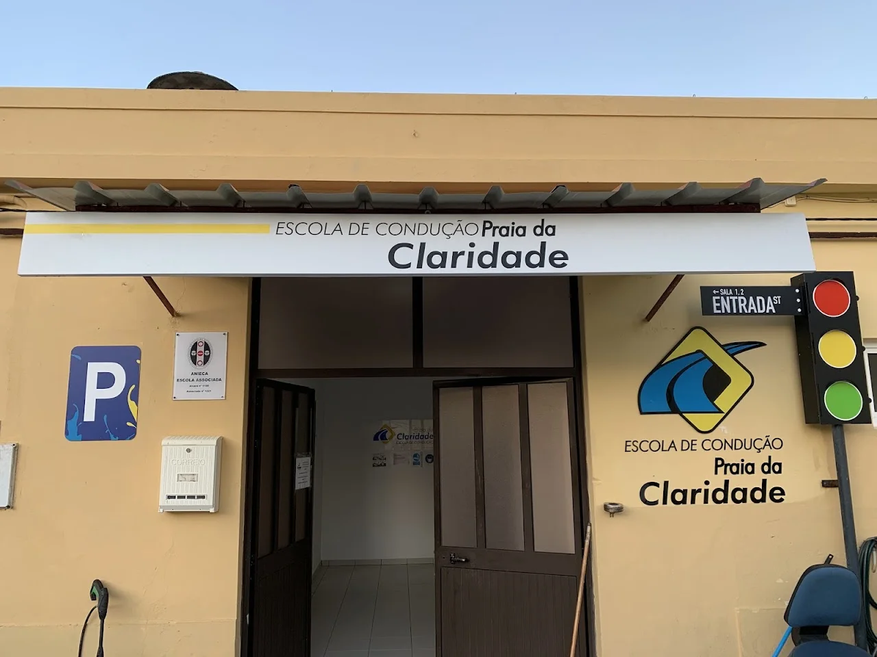 Escola de Condução - Praia da Claridade Lda