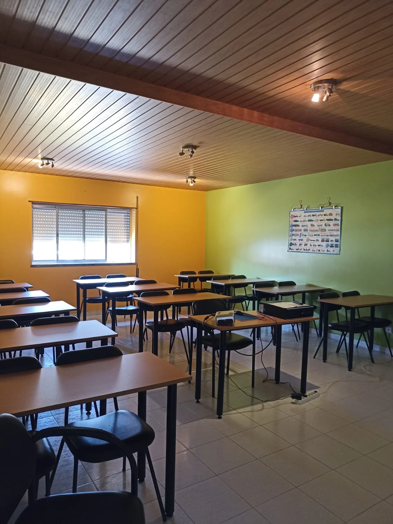 Escola de Condução A Gruta, Unipessoal, Lda