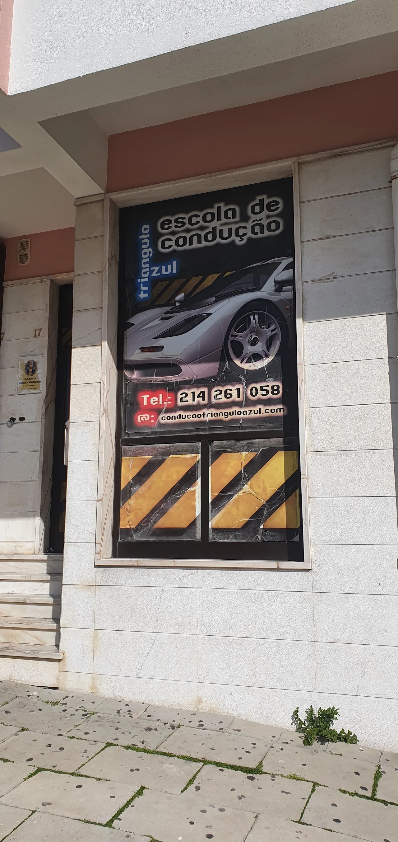 Escola de Condução O Triângulo Azul Lda