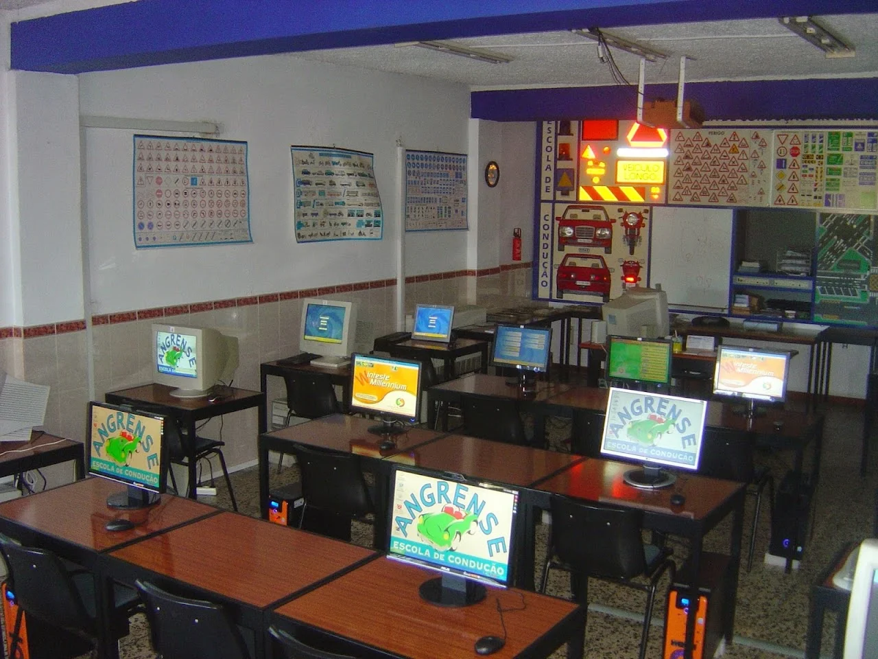 Escola de Condução Angrense Lda