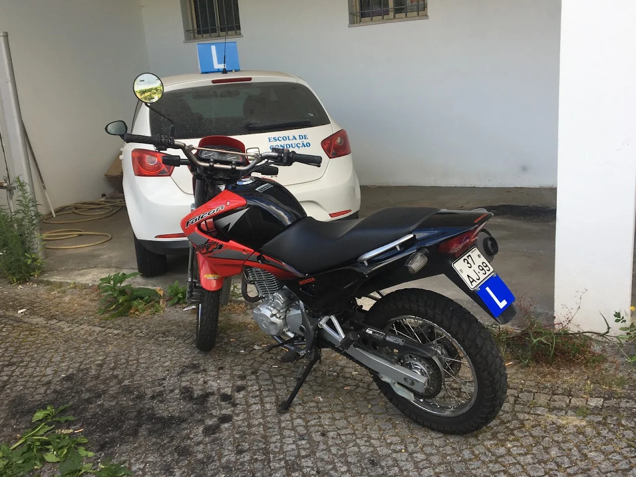Escolas de Condução de Pais Neto & Filhos Lda