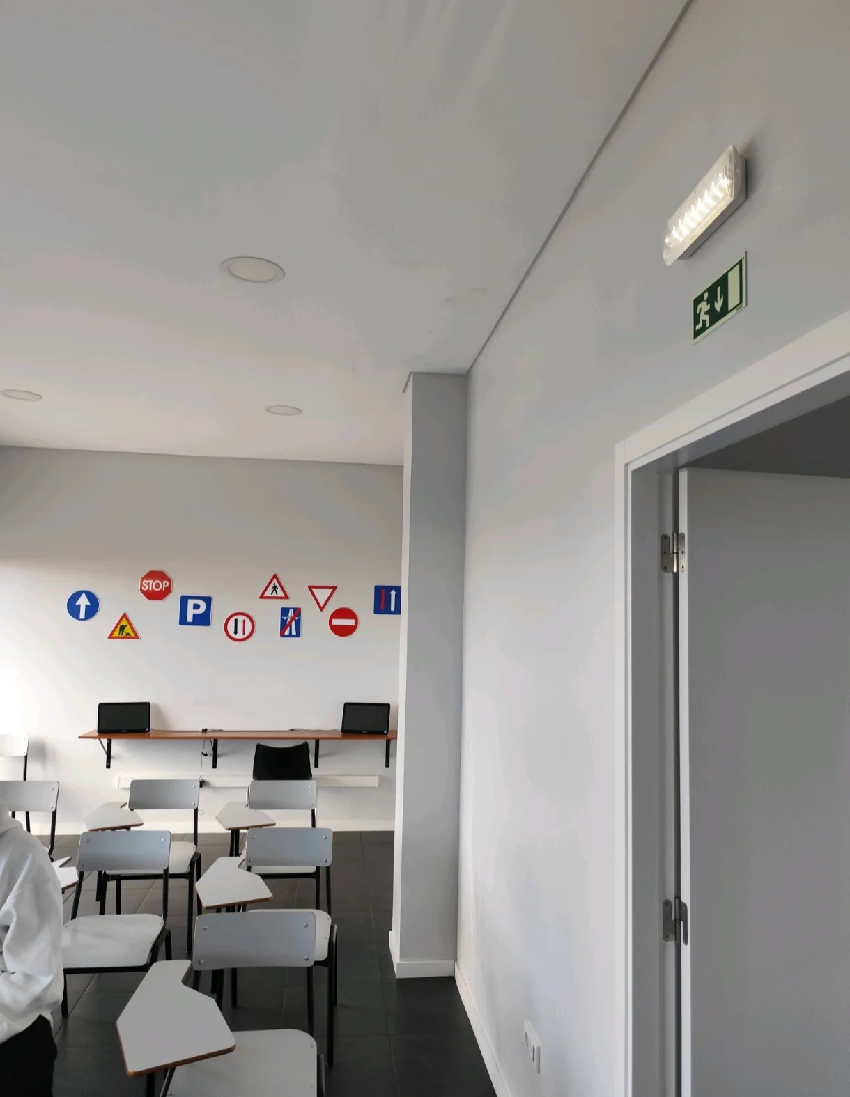 Escola de Condução Pdl, Lda